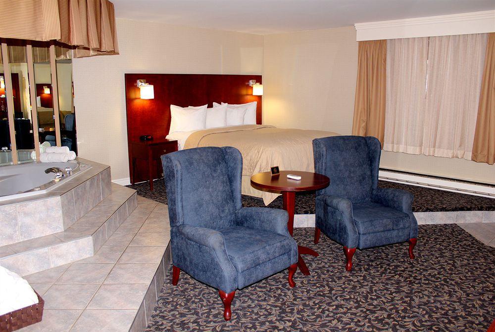 Quality Inn Мон-Лорье Екстер'єр фото