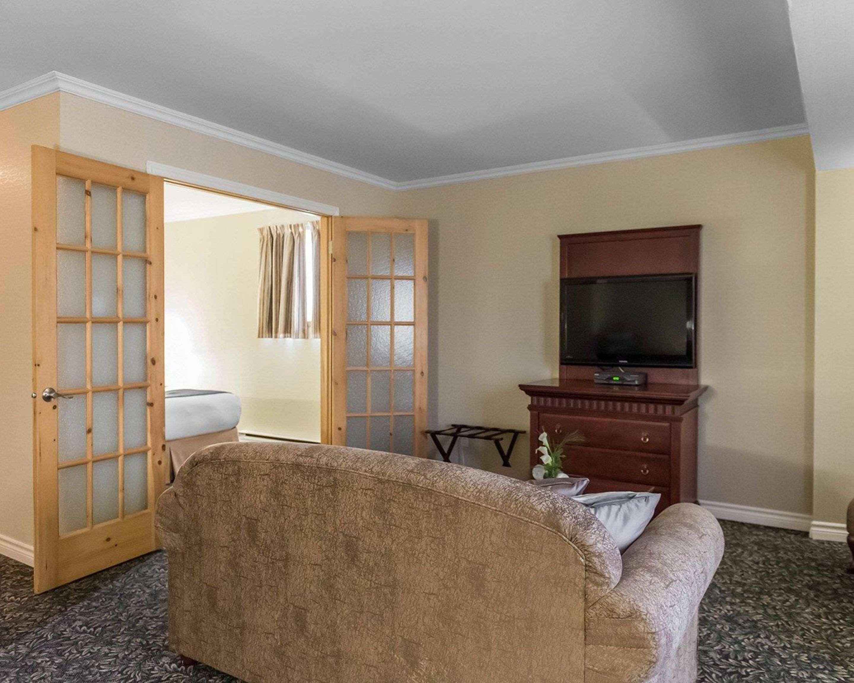 Quality Inn Мон-Лорье Екстер'єр фото