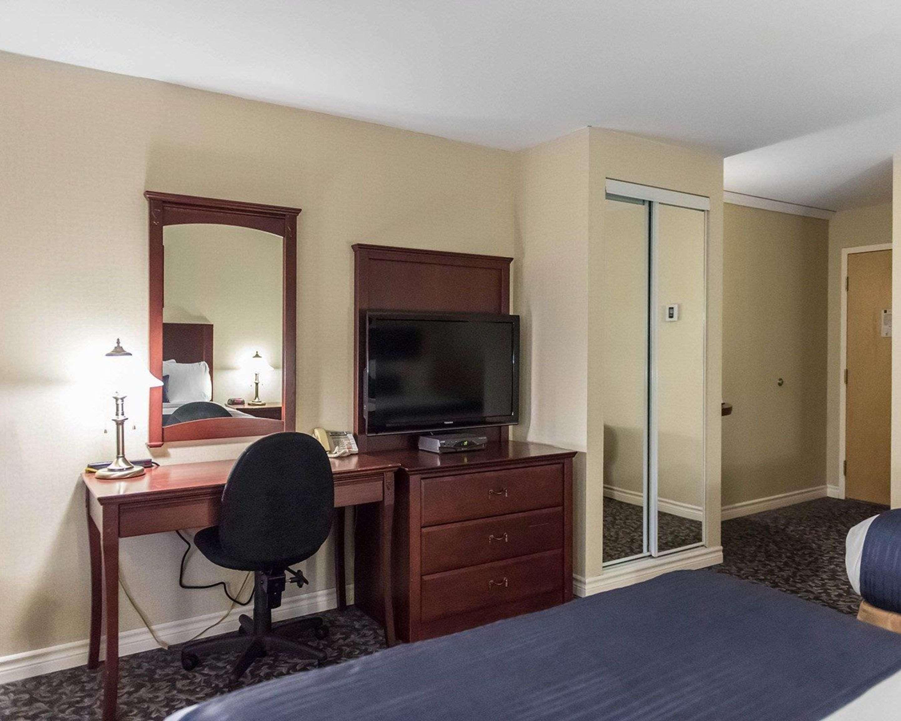 Quality Inn Мон-Лорье Екстер'єр фото