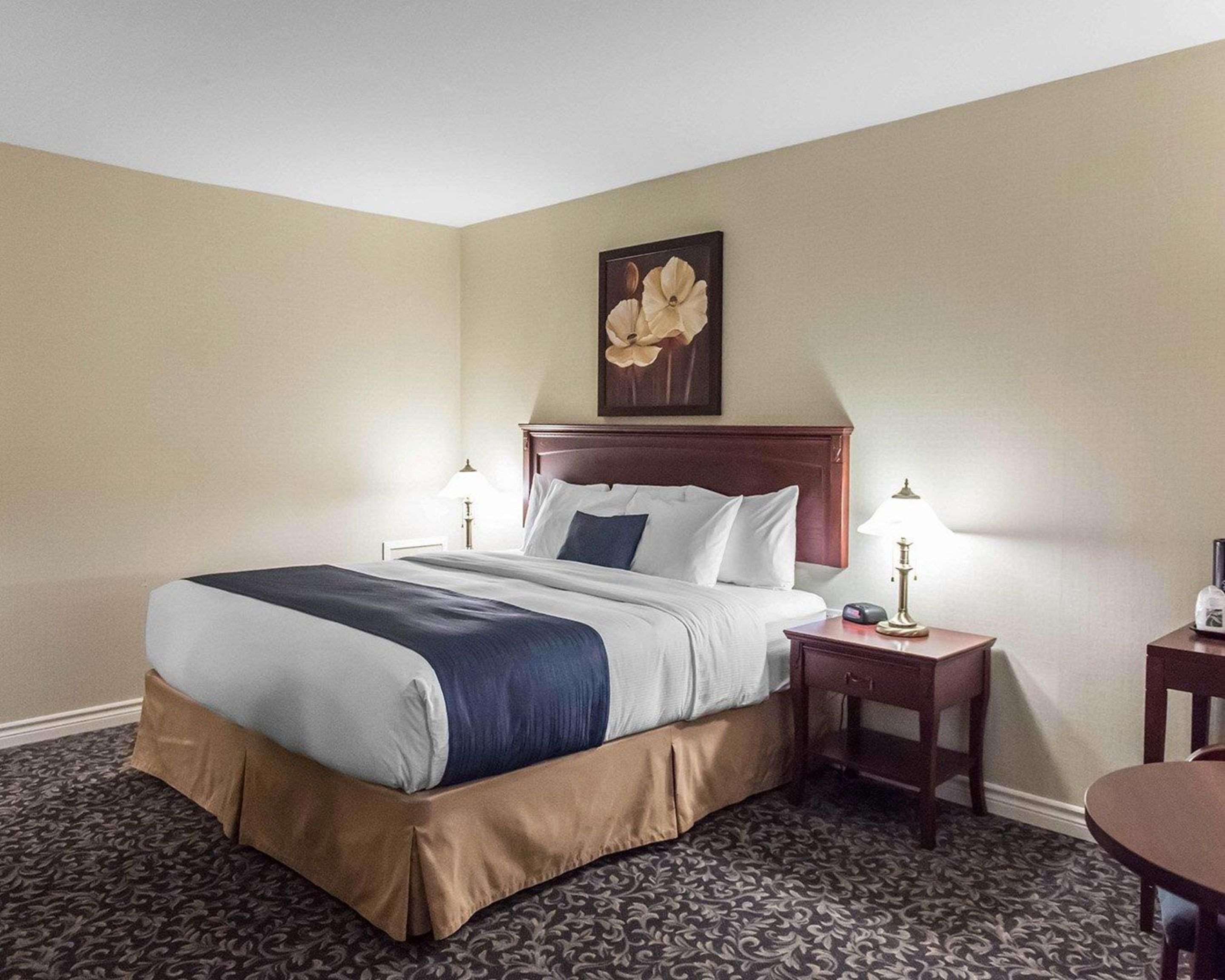 Quality Inn Мон-Лорье Екстер'єр фото