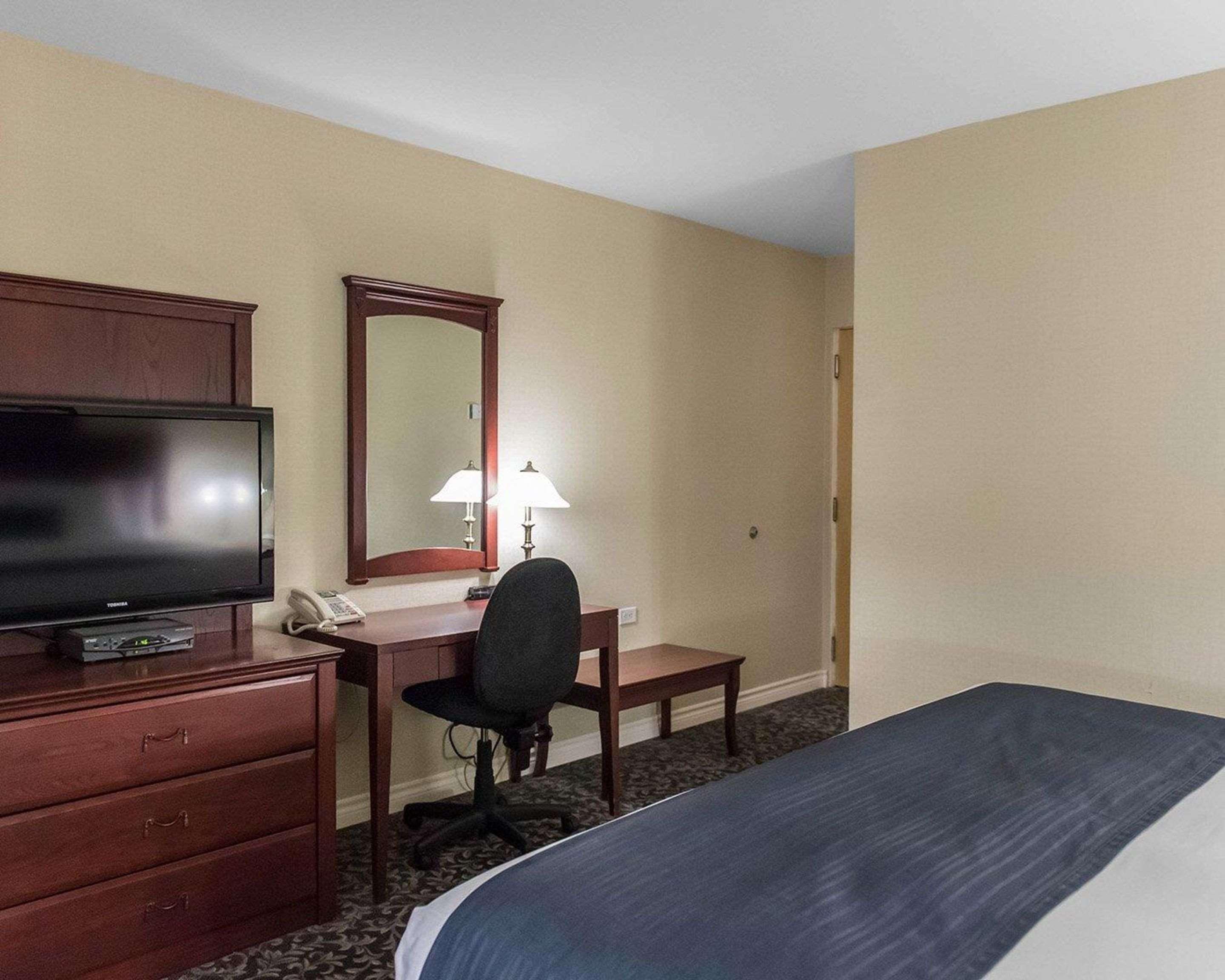 Quality Inn Мон-Лорье Екстер'єр фото