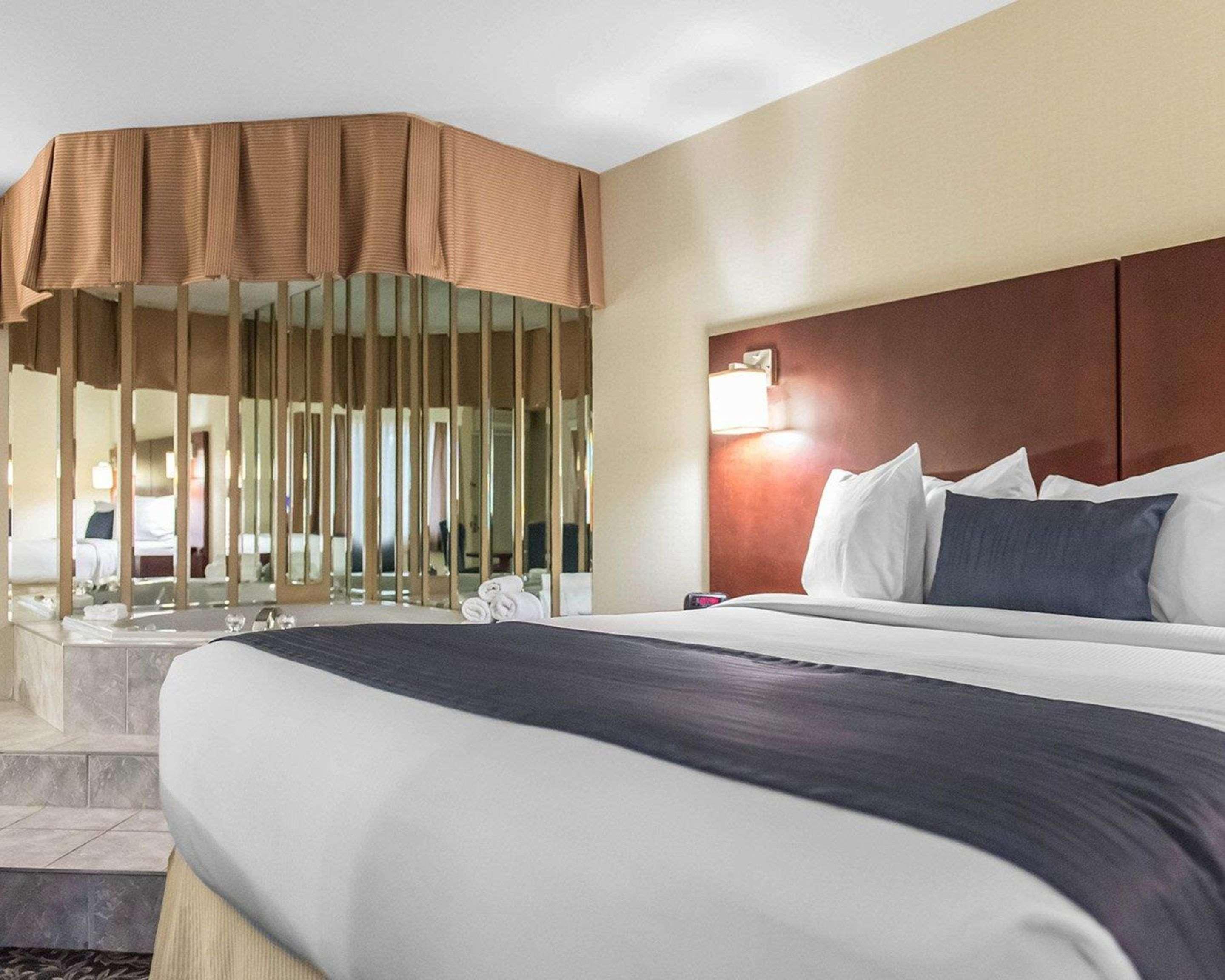 Quality Inn Мон-Лорье Екстер'єр фото