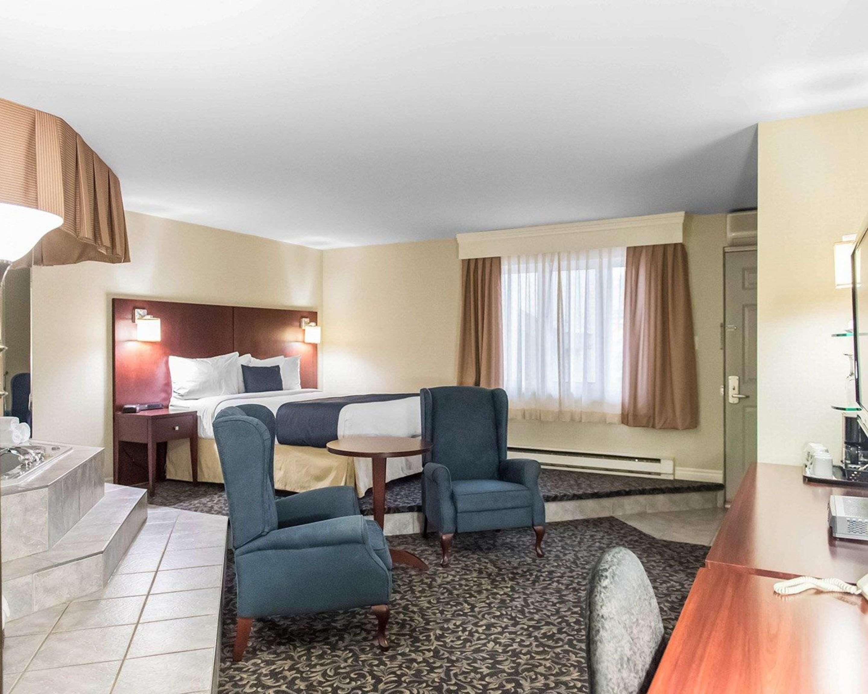 Quality Inn Мон-Лорье Екстер'єр фото