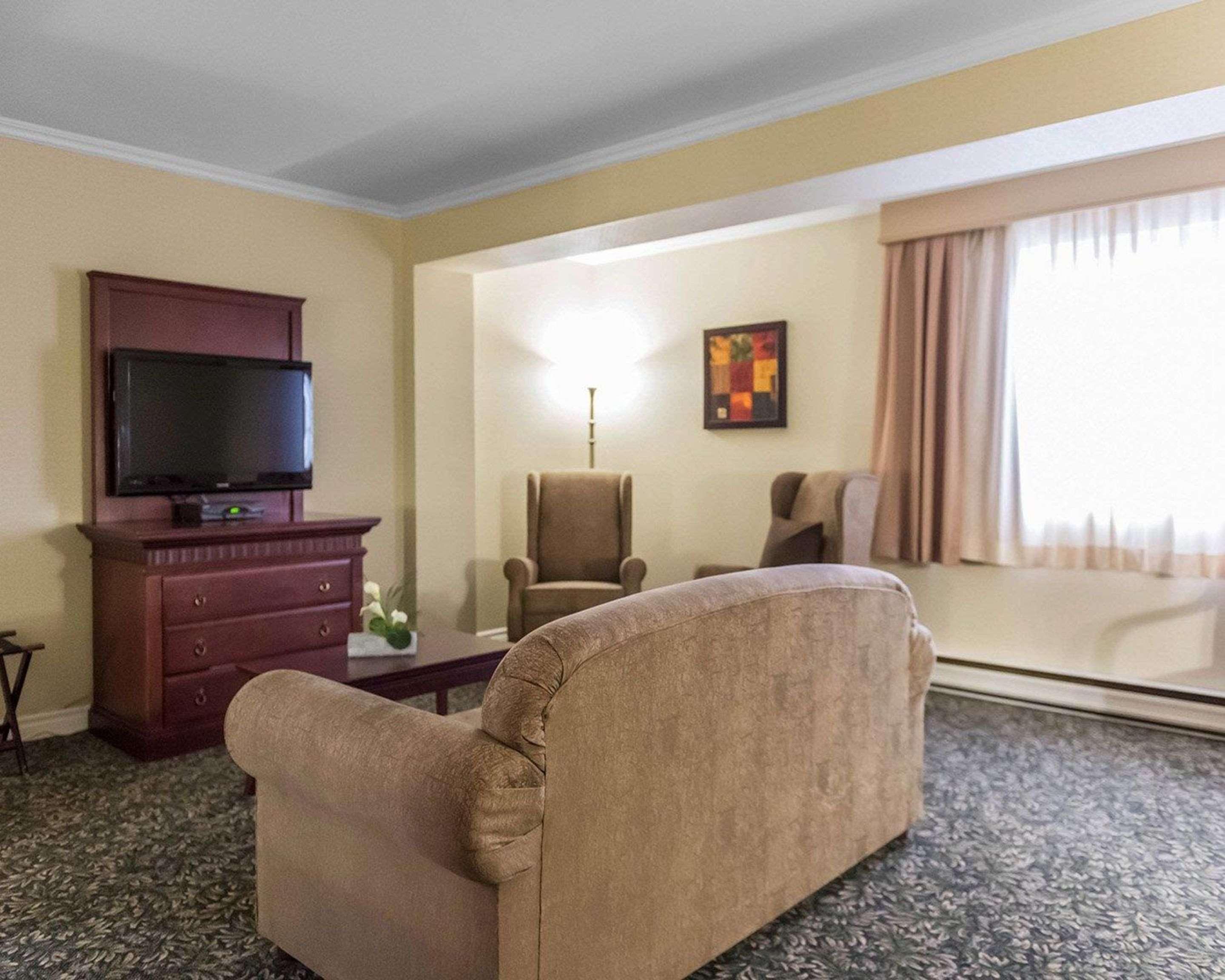 Quality Inn Мон-Лорье Екстер'єр фото